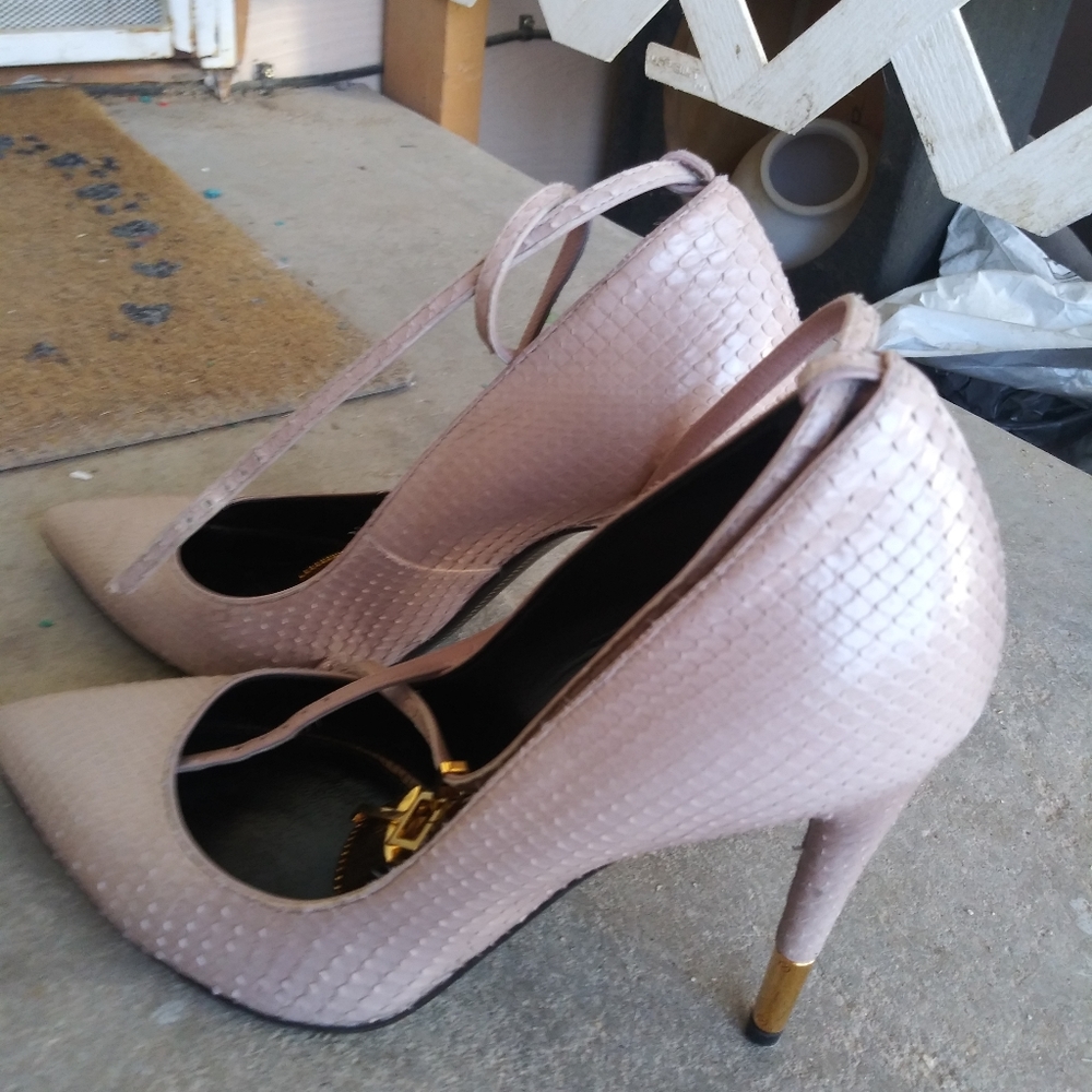 TOM FORD PYTHON PUMPS w/signature gold padlock